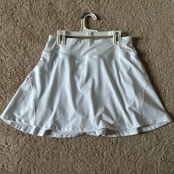 White tennis skirt - Picture 1 of 3